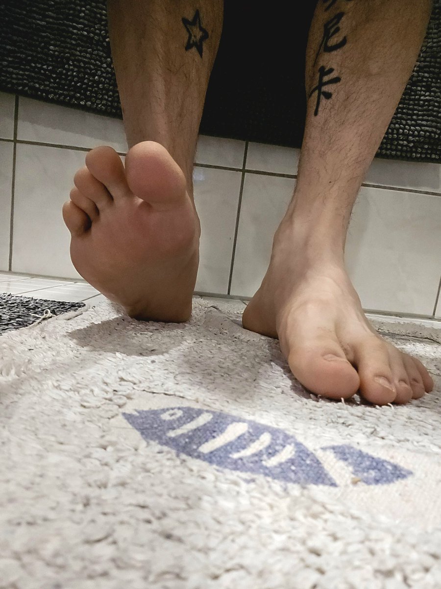 0n7y_just_m3's tweet photo. Good morning ☕️
Mit oder ohne?
#socks #sox #feet #gay #lovesocks https://t.co/qAw7lSPH3y