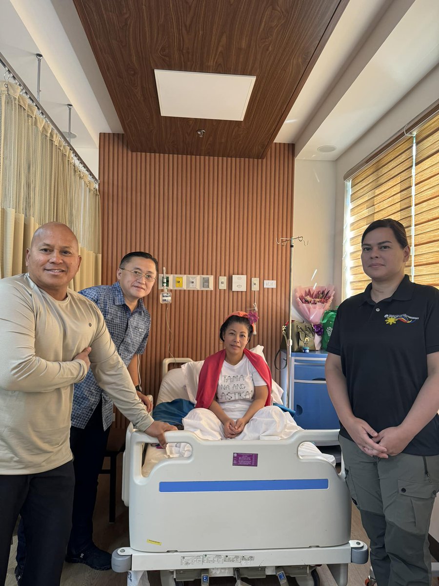 News5PH's tweet photo. Ibinahagi ni Sen. Bato Dela Rosa ang larawan kasama sina Vice Pres. #SaraDuterte, Sen. #BongGo, at OVP chief of staff Atty. #ZuleikaLopez.

"Walang iwanan!" bahagi ng kaniyang caption. #News5

📷: Sen. Bato Dela Rosa https://t.co/37bx1Af4Uk