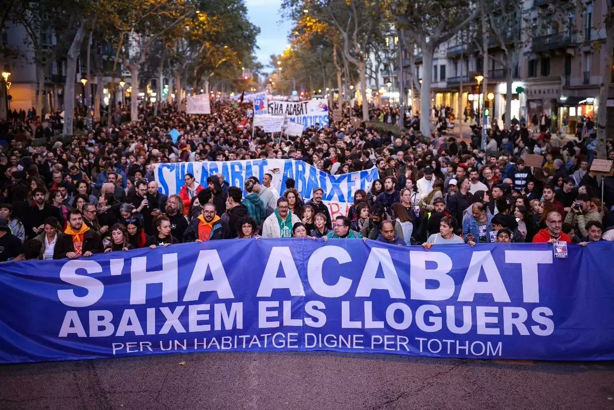 🏠🔑 Aquest #23N els carrers del país han deixat una cosa ben clara: l'habitatge és un dret i s'ha de garantir mitjançant polítiques valentes.

Si no abaixen els preus, ho farem la classe treballadora! 🔥