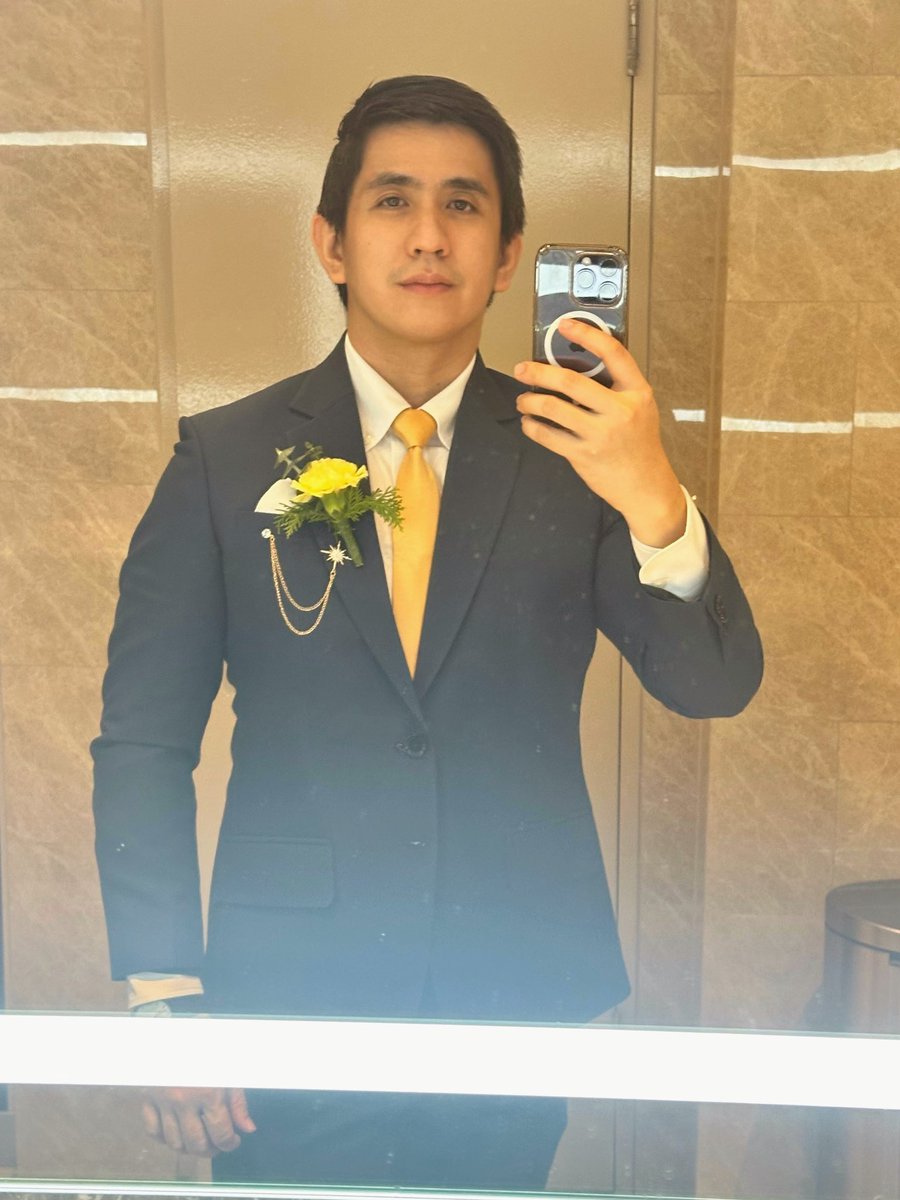 gelogutierrez's tweet photo. Attempted to look presentable lately ✨ https://t.co/mzU6qM7Qa8