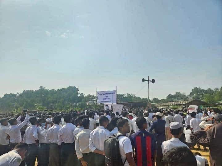 arakan_express's tweet photo. November 24/AEN 

A large number of Rohingya students in Bangladesh refugee camps held a protest today, November 23, demanding their early return to their original homes with dignity.

Full story;
https://t.co/JOXh5Fim0e https://t.co/grFT7RTooi