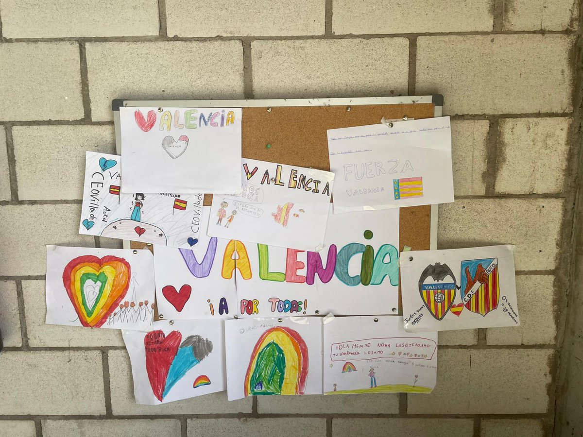 Después de las campañas de recogida en coles e institutos, empezamos a recoger los frutos de vuestra enorme solidaridad y clasificarla y prepararla para que llegue a su destino, en las instalaciones de de <a href="/calleactiva/">CalleActiva.es</a>
 Gracias a tod@s. #solidaridaddanavalencia