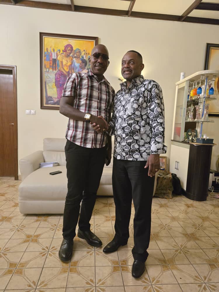 KasemaPascal's tweet photo. #Kinshasa...#GB_7maisons:C'etait entre #freres( le Sénateur @SalomonKalonda dit Murale et le Dr @Marcel_Ngandu) lors de la soirée appelée " juma mosi" de chaque mois. https://t.co/55WDHyJlY9