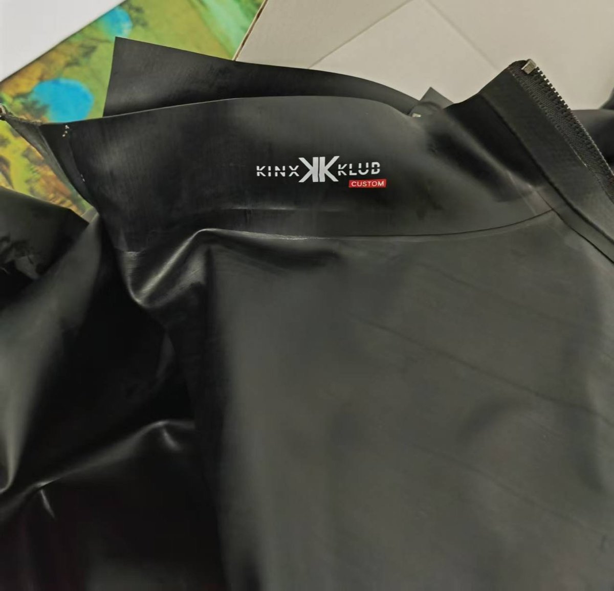 终于收到了，赶紧试穿了一下，已经不想脱了！🥵
👔：<a href="/TheKinxKlub/">KinxKlub 清奇社</a>