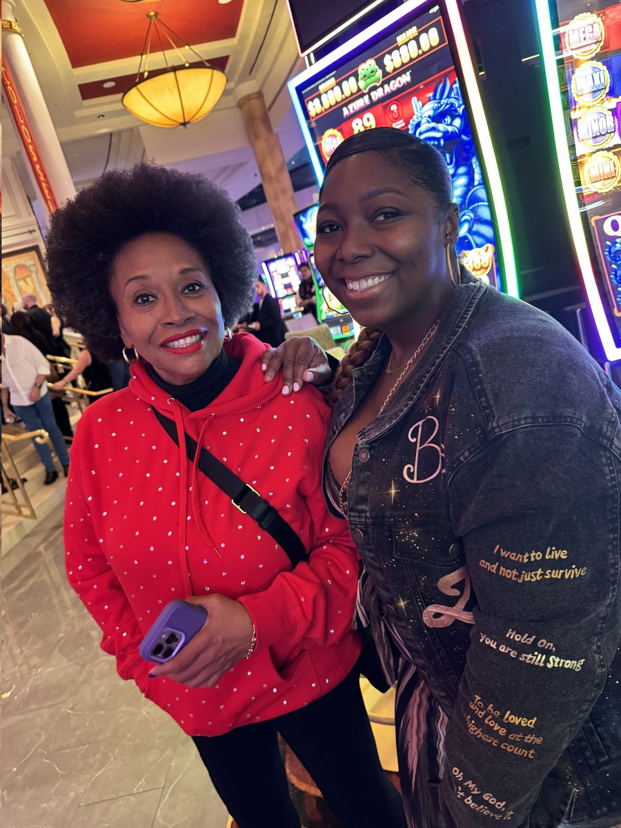justCAKEit's tweet photo. Meeting @JeniferLewis was amazing๐๐ I loved her since Strong Medicine on Lifetime ๐ญ....
.
.
#WeekendsWithAdele #AdeleWeekend50
#Show100 https://t.co/rzvdt4Gat3