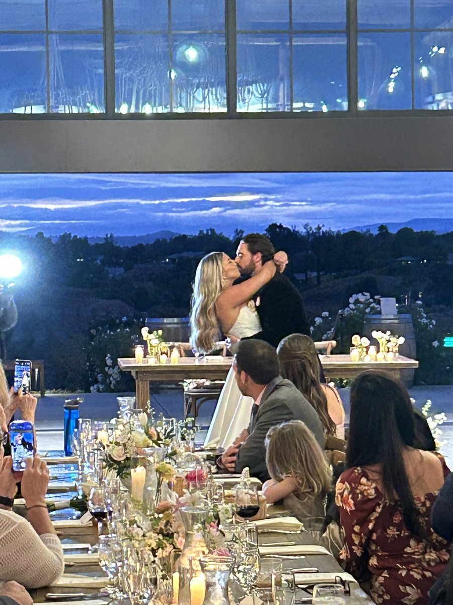 Congrats to <a href="/HagenDanner/">HagyD™</a>  and his beautiful wife Lucy on their marriage.  Many Oiler greats in attendance.  Great night.  Love these guys.