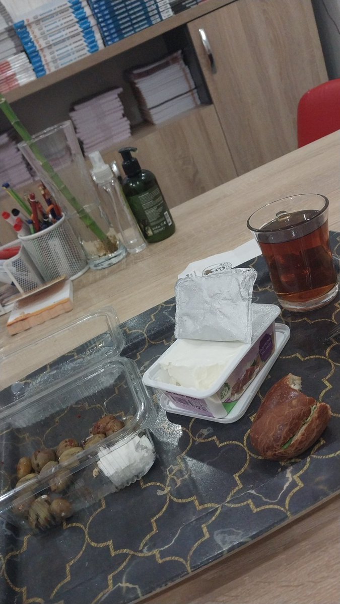 Atanamayan öğretmenlerin de günü kutlu olsun. Bugün atananlara da hayırlı olsun. :)
#oeğretmenlerguenuekutluolsun