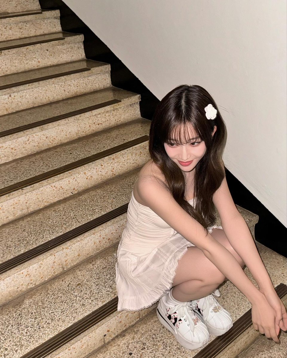 ㅤ
with a touch of adorableness, a sprinkle of prettiness and a whole lot of sugar, the pretty rabbit was looking so lovely that night. 𓂃 ࣪˖ ִֶָᰔ
ㅤ