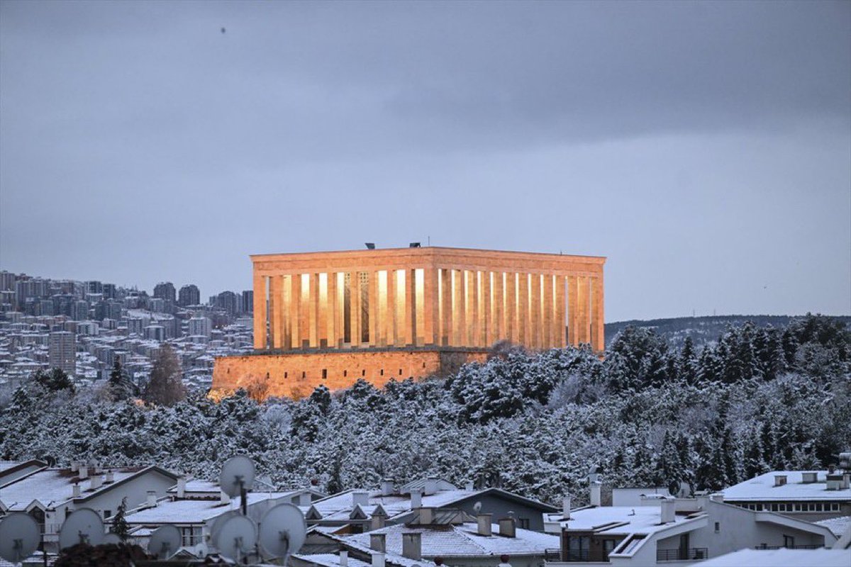 Kar, en çok Ankara’ya yakışıyor.
📍Anıtkabir ❄️