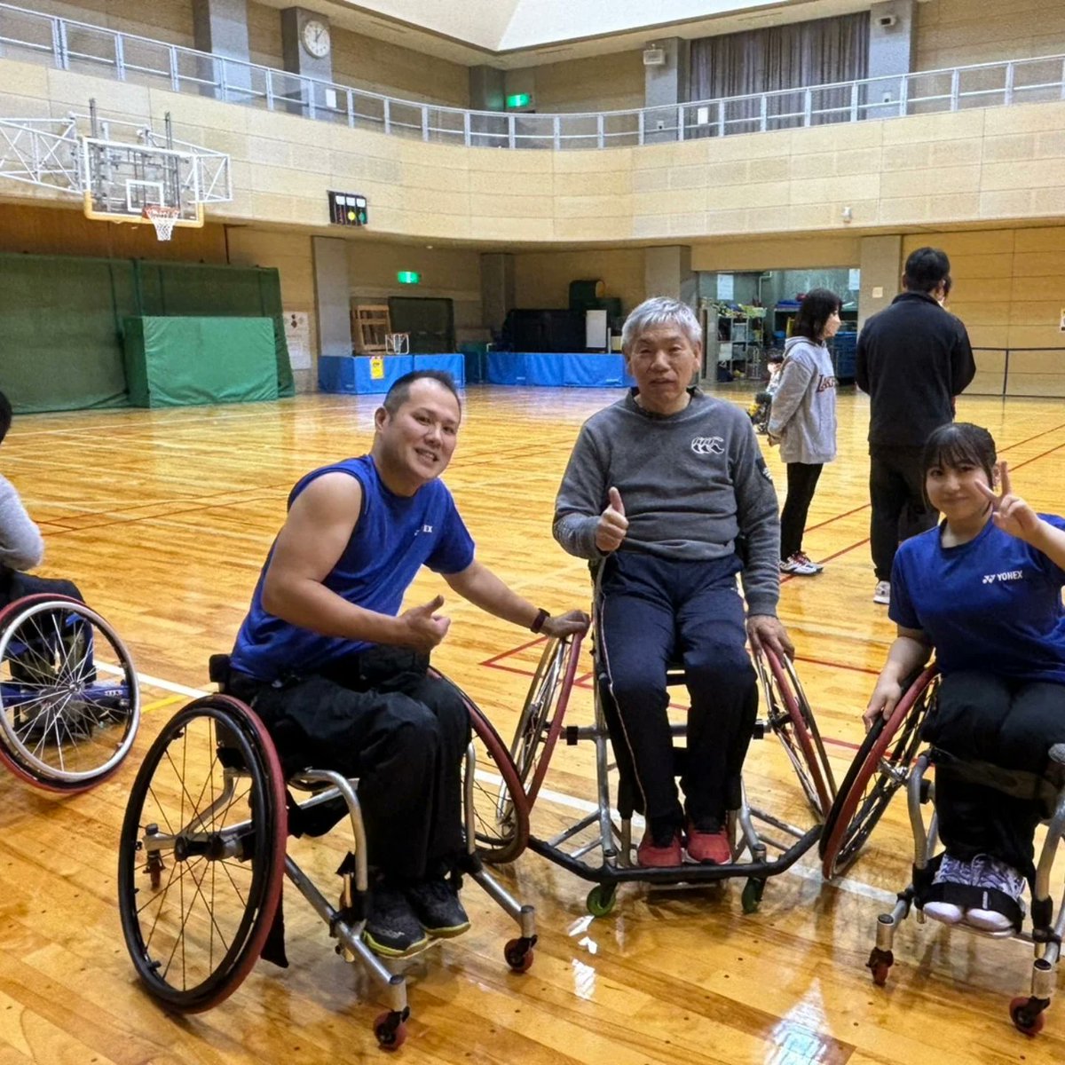 jake_NO8's tweet photo. #車いすバドミントン
#パラバドミントン体験会
#スポーツ交流センターおりづる

23日東広島のおりづる体育館でパラバドミントン体験会に参加してきました。20代の時に少しだけバドミントンを体験しましたが　久々にやりました。シャトルを打つことは出来ましたが前後に動くのが上手く行きませんでした https://t.co/5i23O7DsE9