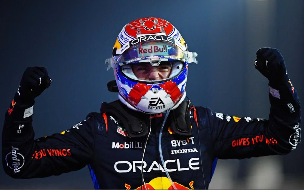 FormulaArgOK's tweet photo. 🔥¡MAX CAMPEÓN DEL MUNDO!🔥

Verstappen se consagra campeón por cuarta vez y de forma consecutiva.

CHAPEAU @Max33Verstappen! 🍾

#Formula1 #F1 #LasVegasGP https://t.co/8cA6LBoZU5