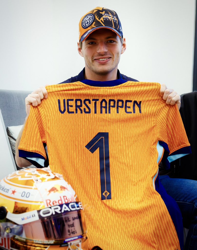 OnsOranje's tweet image. Four time 𝗪𝗢𝗥𝗟𝗗 𝗖𝗛𝗔𝗠𝗣𝗜𝗢𝗡! 🇳🇱🦁

Big congratulations to @Max33Verstappen! 🧡

#NothingLikeOranje #F1