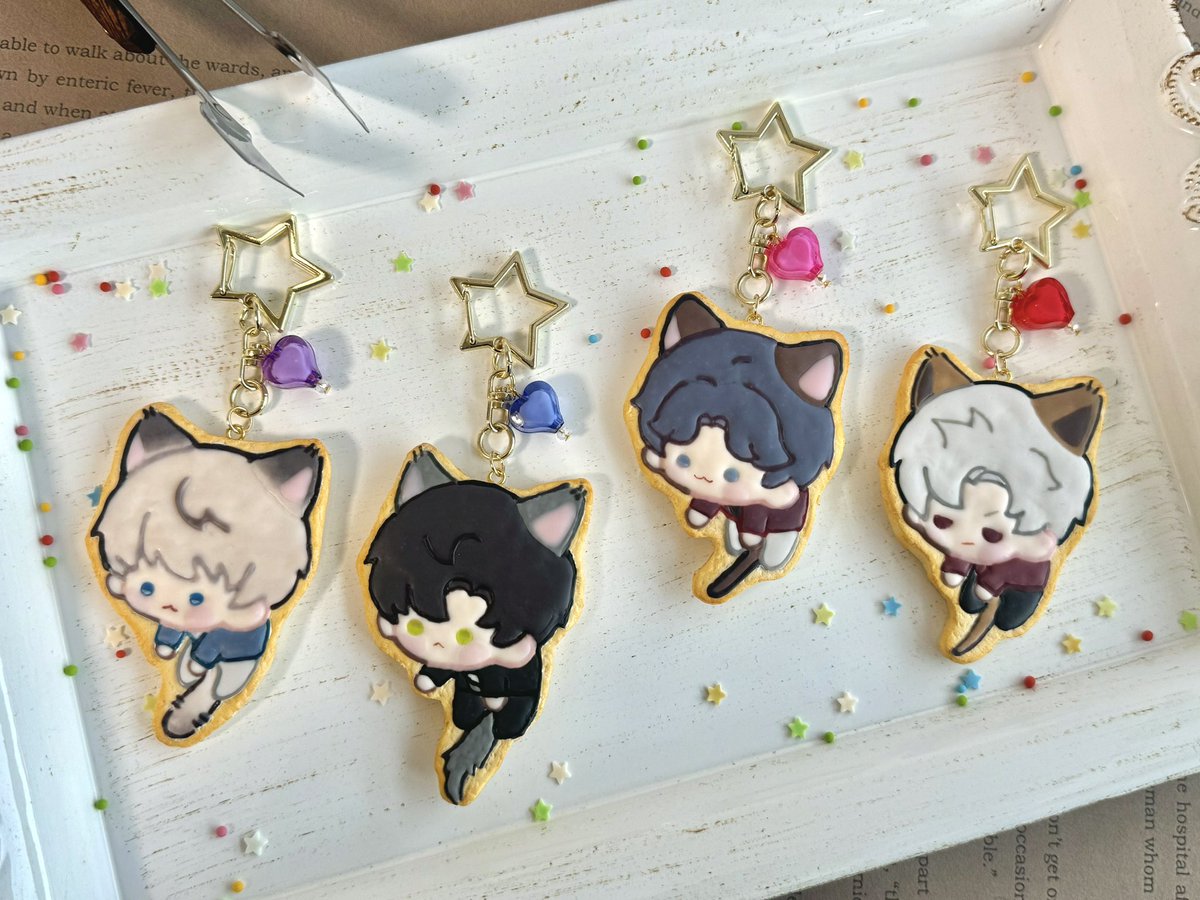34hunter_S's tweet photo. うさにゃん、ゆきにゃん、さかにゃん、あくまにゃんのアイシングクッキー風キーホルダーを作りました🍪💜💙🩷❤️

#恋と深空
#恋と猫胸キュンギフト https://t.co/McTGIuW00q