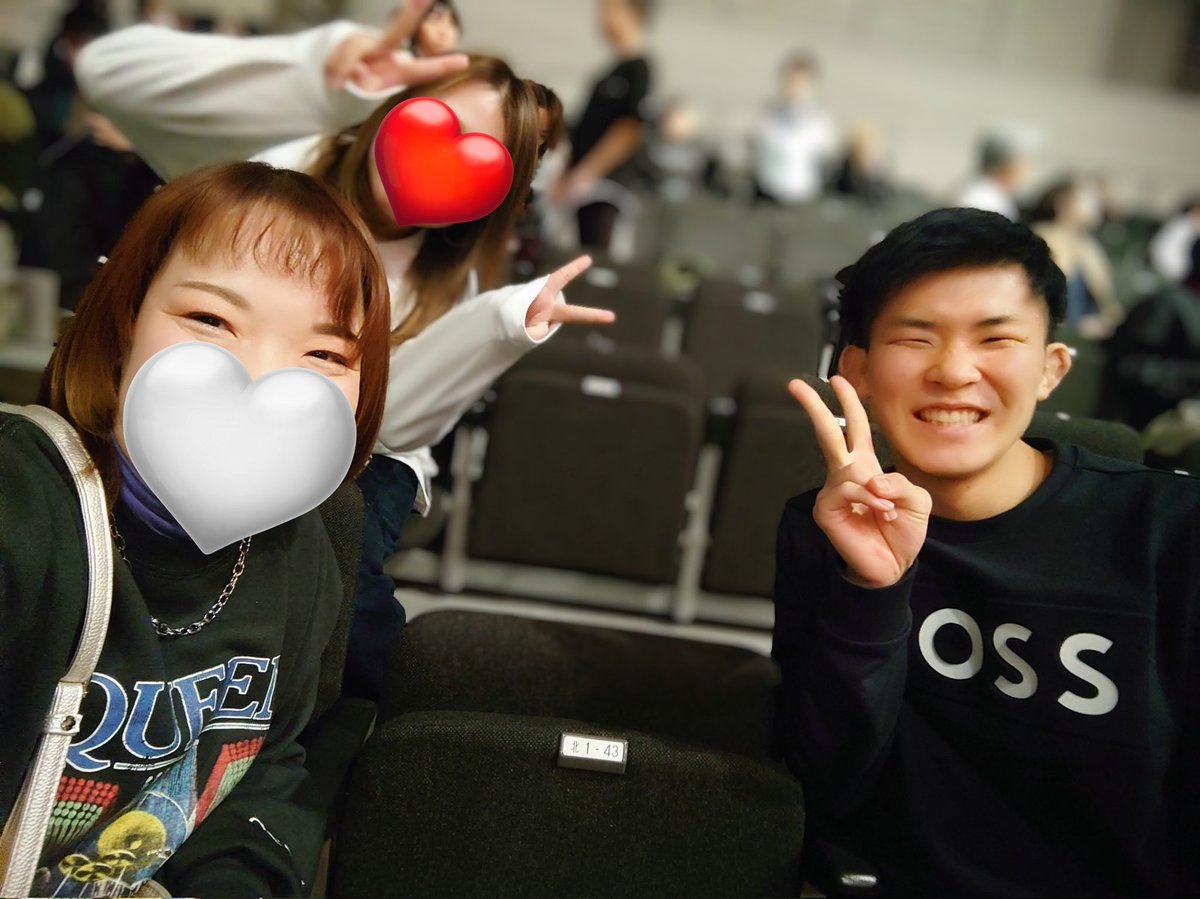 akariiin0907's tweet photo. Krush.168🥊in名古屋
松本 涼雅 選手(@_Ryoga_0219_)＆社長のななちゃん🩷←
(月心会TEAM侍)
涼雅くんお隣の席だったんです！！！
シャッターも押してくれて😂試合の質問にも答えてくれて😂とっても好感度高かった🥹✨
来年は🐥の応援も行くぞーっ！！！！
うるさいお隣で失礼しました🙇🏻‍♀️💦
 #Krush168 https://t.co/EA6Wf9BigZ