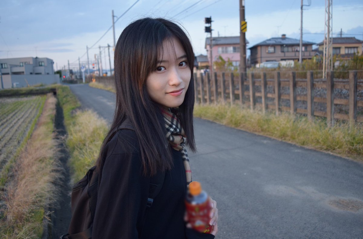 三年前の私。男の子に好きと言われても「私も自分の事が好き」と言う程鈍感な愚か者でしたが、今思うとこの私がスーパーポジティブで最強なヤツだった気がします。 https://t.co/Mr2MQ51G7B