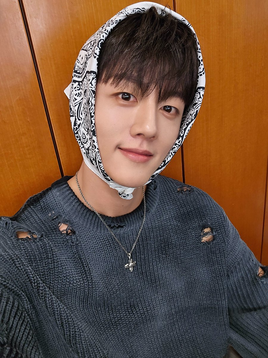 SF9official's tweet photo. 꿈같다 어제💙
#SF9 #YOUNGBIN https://t.co/NDoSpzKwza