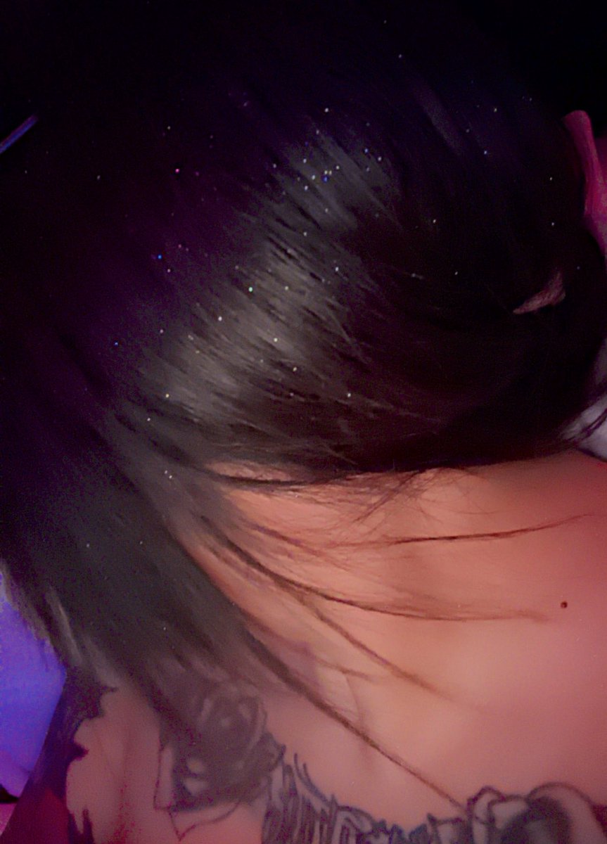 xosydvicious's tweet image. obsessed w the #EvaNyc Kween glitter hair mist. 😍
it looks &amp;amp; smells so good