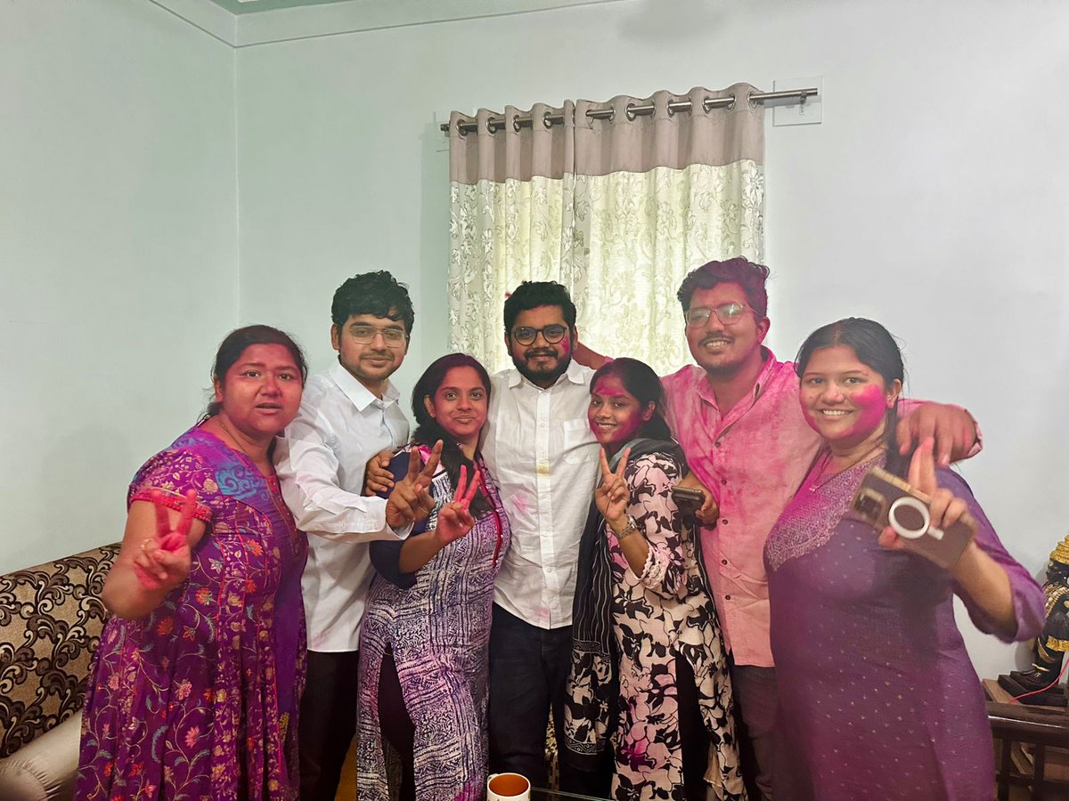 rohitrrpatilncp's tweet photo. तासगाव-कवठेमहांकाळच्या मायबाप जनतेने ठेवलेला विश्वास आणि दिलेल्या आशीर्वादासाठी मी कायम आपला ऋणी राहीन. 
आपल्या सर्वांच्या प्रेमाने व विश्वासाने मिळवलेला हा विजय सर्वसामान्य जनतेचा विजय आहे. 
विकासाच्या प्रत्येक पावलाला आपली अशीच साथ आणि विश्वास लाभवा हीच सदिच्छा...!

आपलाच,
रोहित आर.आर. पाटील
आमदार~ तासगाव-कवठेमहांकाळ