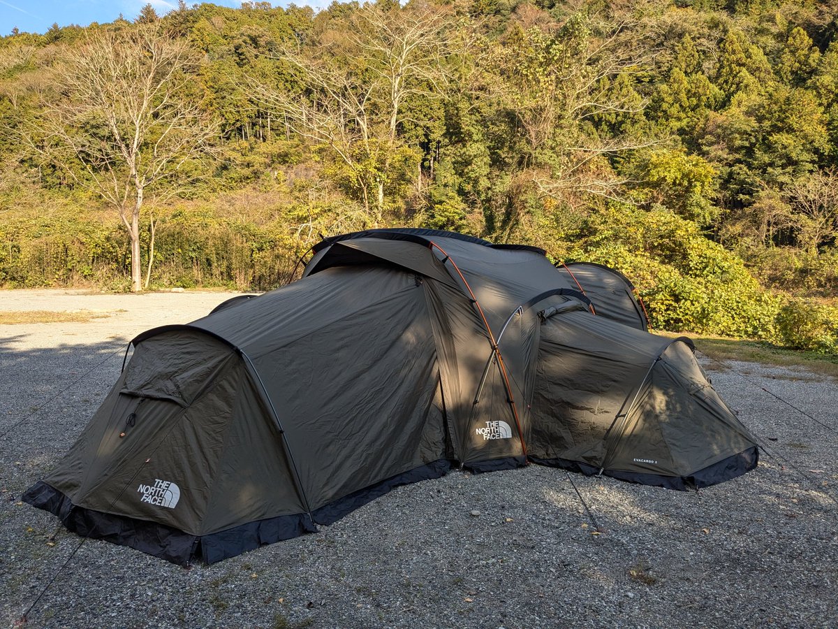 ji_ko_camp's tweet photo. エバベース6を購入してから半年…ドッキング出来るエバシリーズを全て集め終えました。。。(個々で使ってはいたものの繋げるのは初めて)
完全にソロには必要のないデカさ、労力でしたが達成感と所有欲は満たされました🎉
#EVABACE #EVACARGO #EVADOCK
#THENORTHFACE https://t.co/saEUi0nYsw