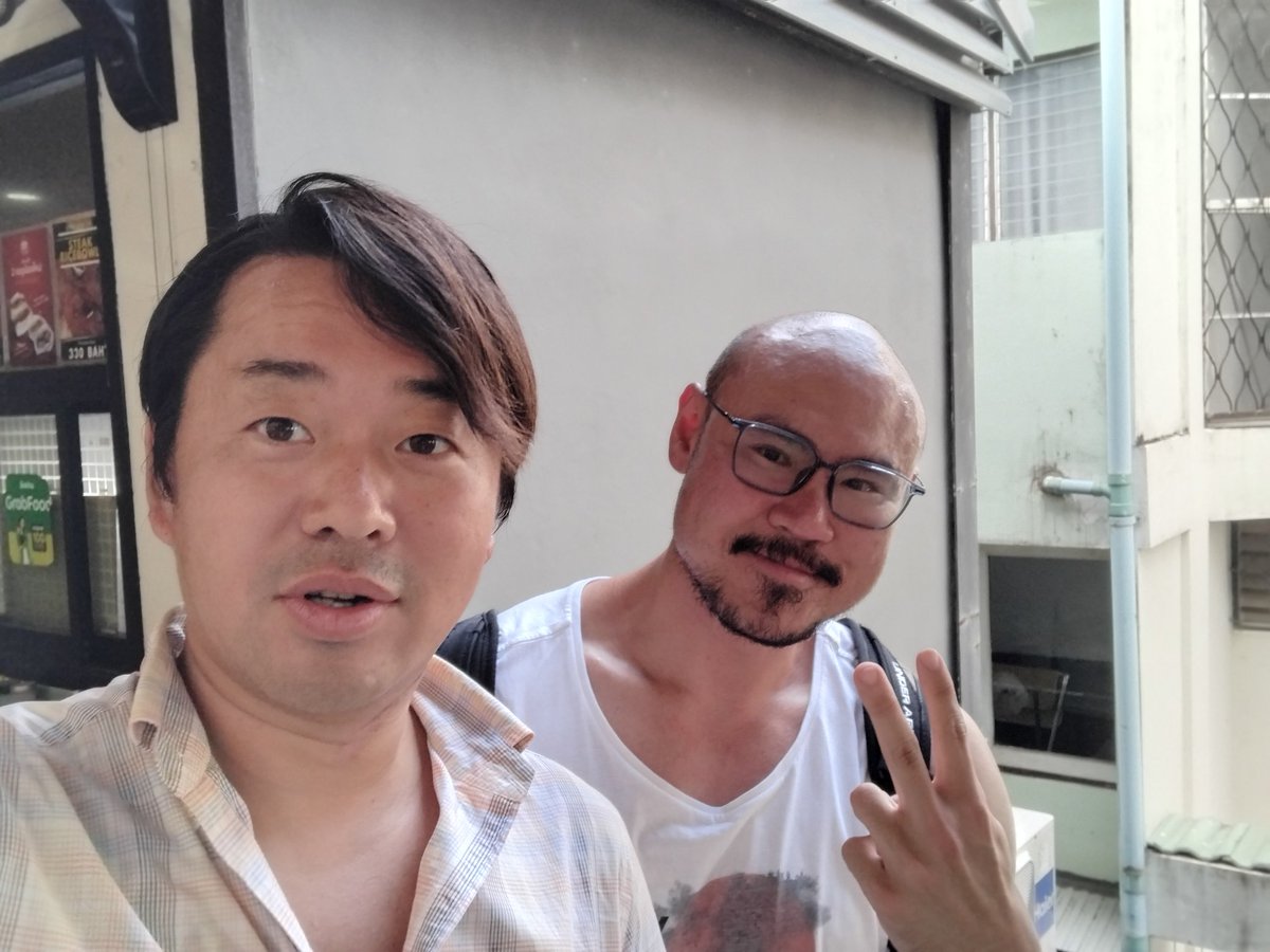 isedon's tweet photo. タイの有名なYoutuber(会員数100万以上)の方におにぎり🍙2kgチャレンジ来てもらいました😆😆😆
#donz
#onigiri
#大食いチャレンジ https://t.co/D3SNdivv4D