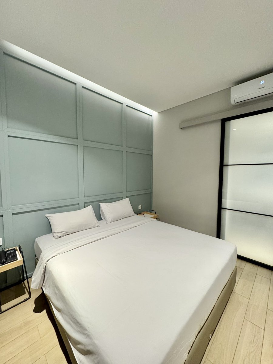 cloudysnowys's tweet photo. kalau mau ke ✨bandung✨ cari tempat stay nginep deh di hotel ini CAKEP BANGETT 😭👍🏻

start from 400ribuan kamarnya aesthetic &amp; cozy banget, 2 hari nginep disini sama keluarga betah karena hotelnya nyaman &amp; bersih...

point plus: strategis di tengah kota bandung https://t.co/ujDdpEXbEf