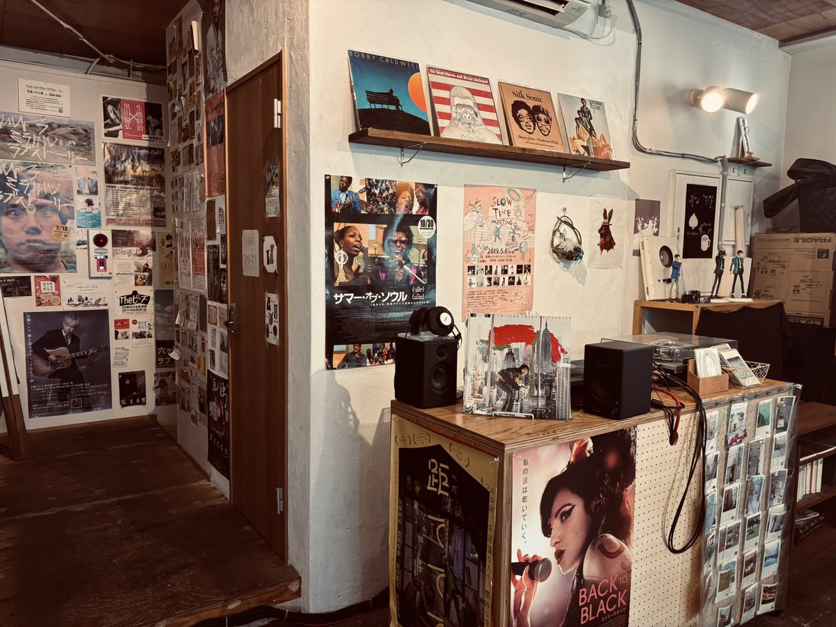 teru_kicchan719's tweet photo. 今日の昼間、MASHがライブをした
#SlowTimecafe へ
オーガニックコーヒーとチョコシフォンケーキを注文
落ち着いたBGMの中ゆったり贅沢な時間
帰りがけにマスターとあんな事やそんな事を談笑
また12/22 MASHのライブで♪ https://t.co/QNAQuT3imc