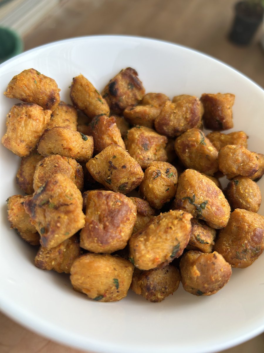 ujjwalabaxi's tweet photo. Sunday guilt free treat!
high protein non fried pakoras - recipe coming up soon on Instagram
#fritters #tempuras #highprotein https://t.co/GUPC0JVpUu