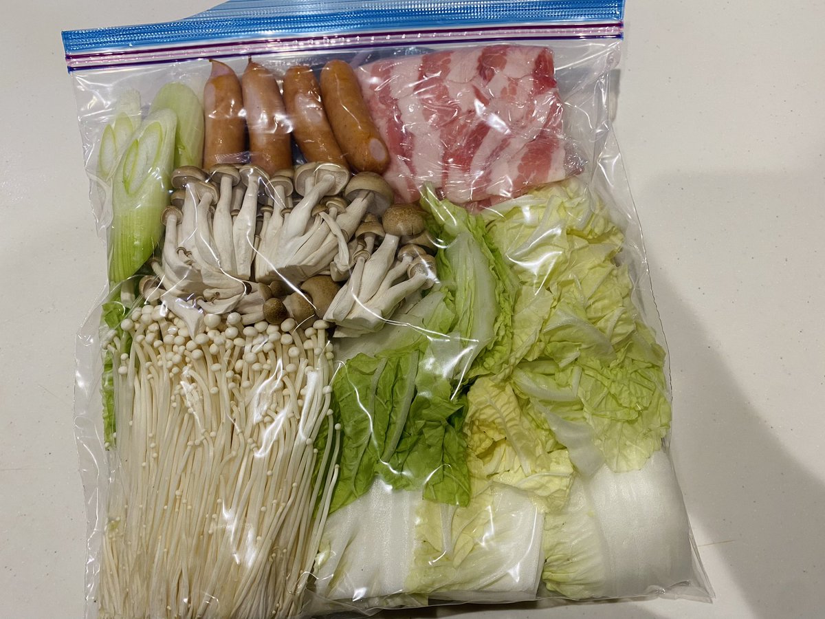 去年重宝した自作・冷凍鍋セット、今年もお世話になります！！！

仕事から帰ってきて何もしたくないとき、鍋に突っ込んでお風呂から出たら夕飯できてるの本当に助かるのよ…🥹✨