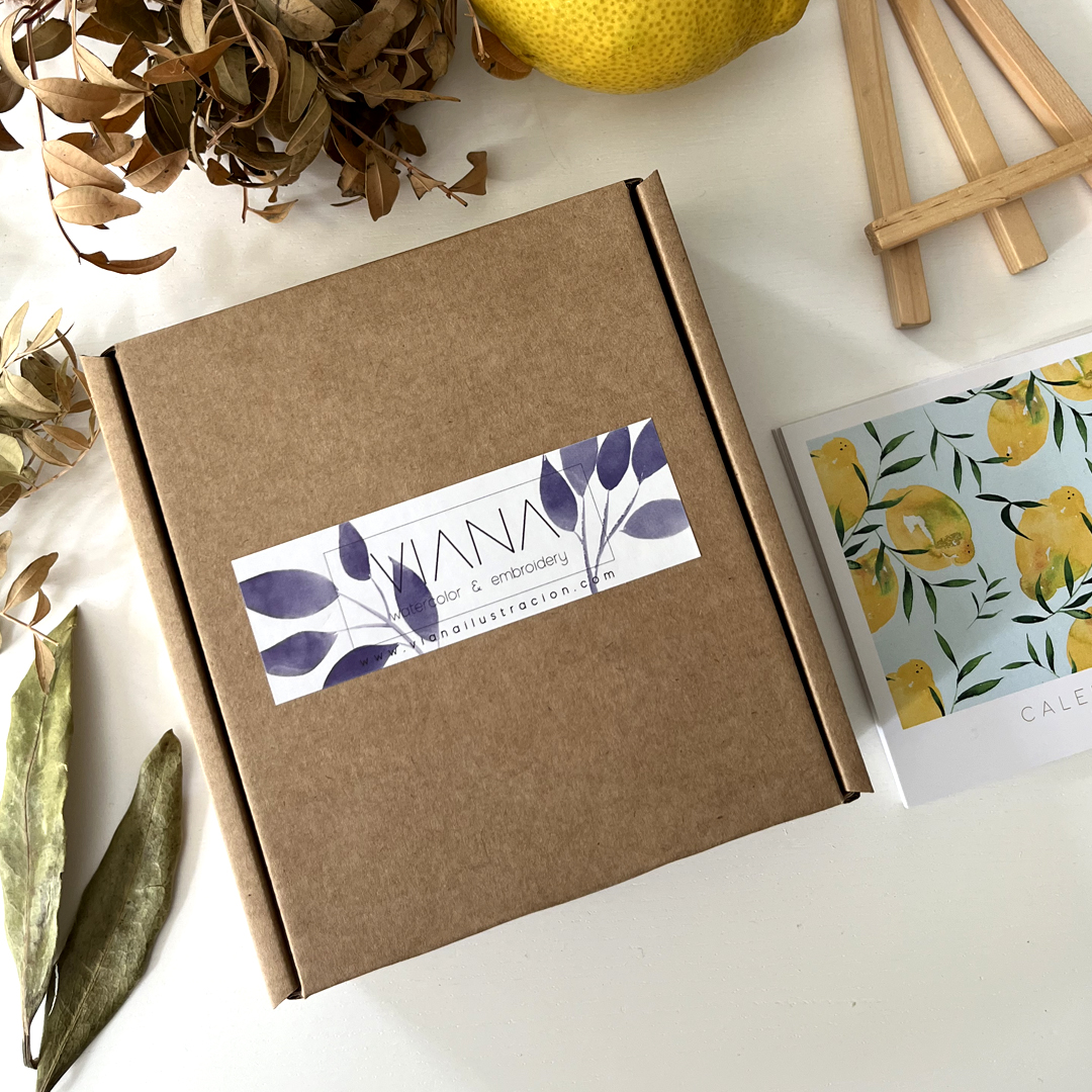 Hoy estaré preparando vuestros pedidos, si tienes un regalito que hacer, tengo unos calendarios con los que vas a quedar super bien ♥ ¡y te lo preparo ya mismo para que salga mañana! 

Los tenéis aquí: 👉 vianailustracion.com