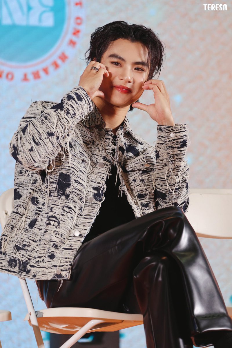 teresa0217xu's tweet photo. L.O.V.E

#OhmShanghaiFanSigning2024
#ohmpawat https://t.co/LOoN0QQoqw