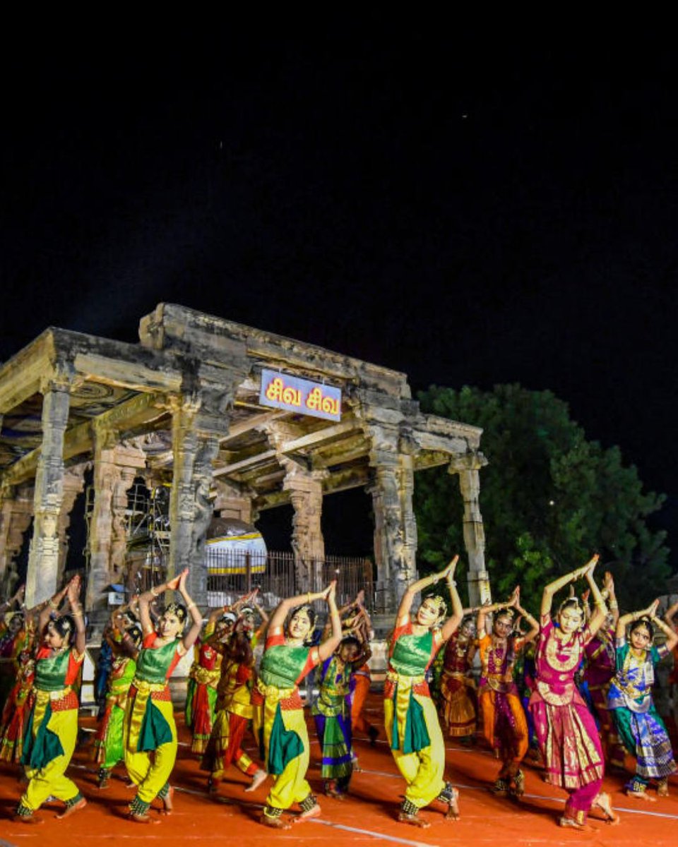 The Hindu (@the_hindu) on Twitter photo News in Frames | The birth anniversary of the legendary #Chola emperor #RajaRajaChola I is celebrated every year during the Sadhaya Vizha in Thanjavur of Tamil Nadu.
📷B. Velankanni Raj ( <a href="/VelankanniRaj6/">Velankanni Raj</a>)
newsth.live/lX55Zy News in Frames | The birth anniversary of the legendary #Chola emperor #RajaRajaChola I is celebrated every year during the Sadhaya Vizha in Thanjavur of Tamil Nadu.
📷B. Velankanni Raj ( <a href="/VelankanniRaj6/">Velankanni Raj</a>)
newsth.live/lX55Zy