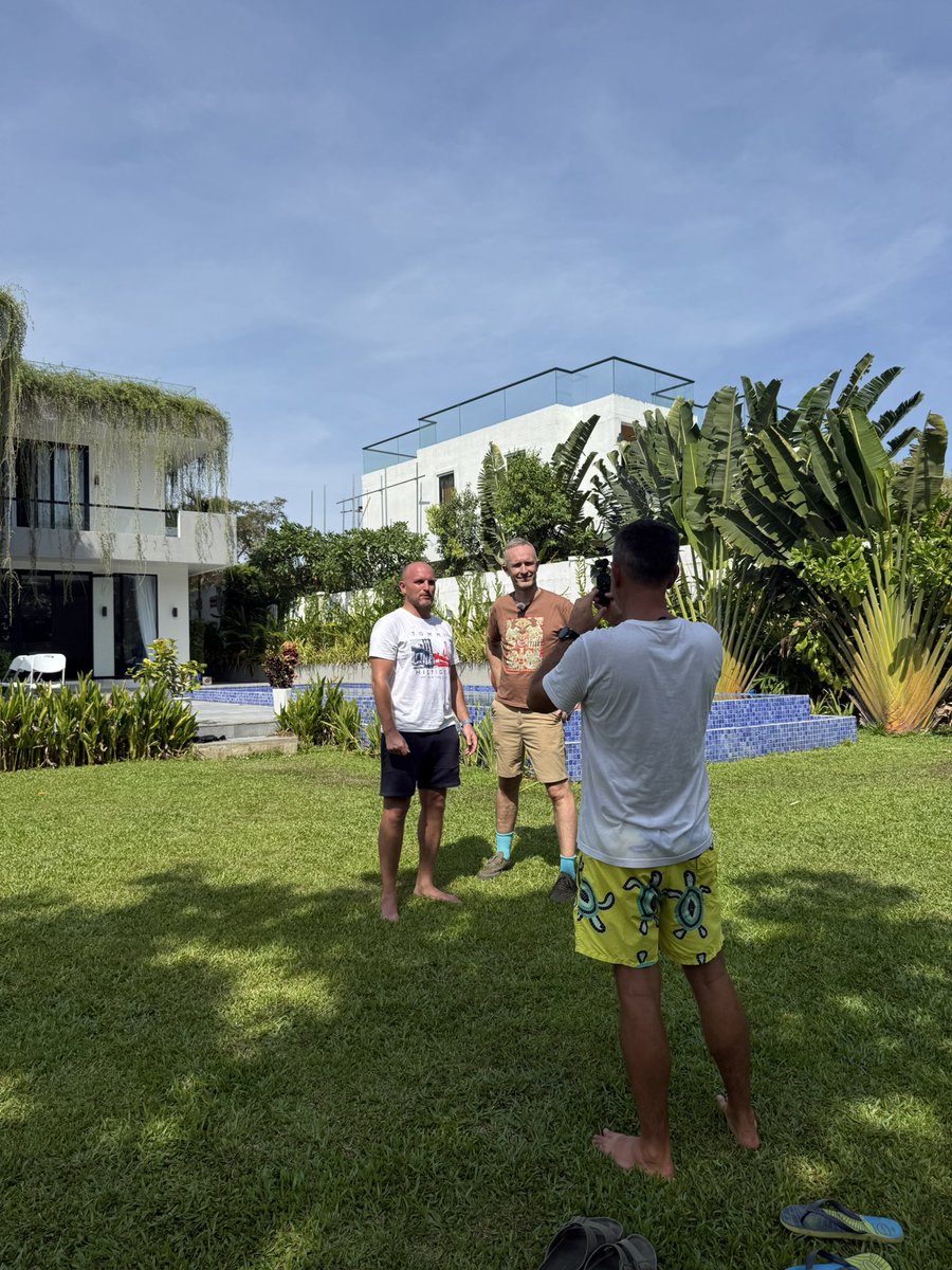 Relocatify's tweet photo. Making of YouTube #Relocatify #Cambodia 🇰🇭🇵🇱💚🤝Soon! https://t.co/VDZcuuOno1