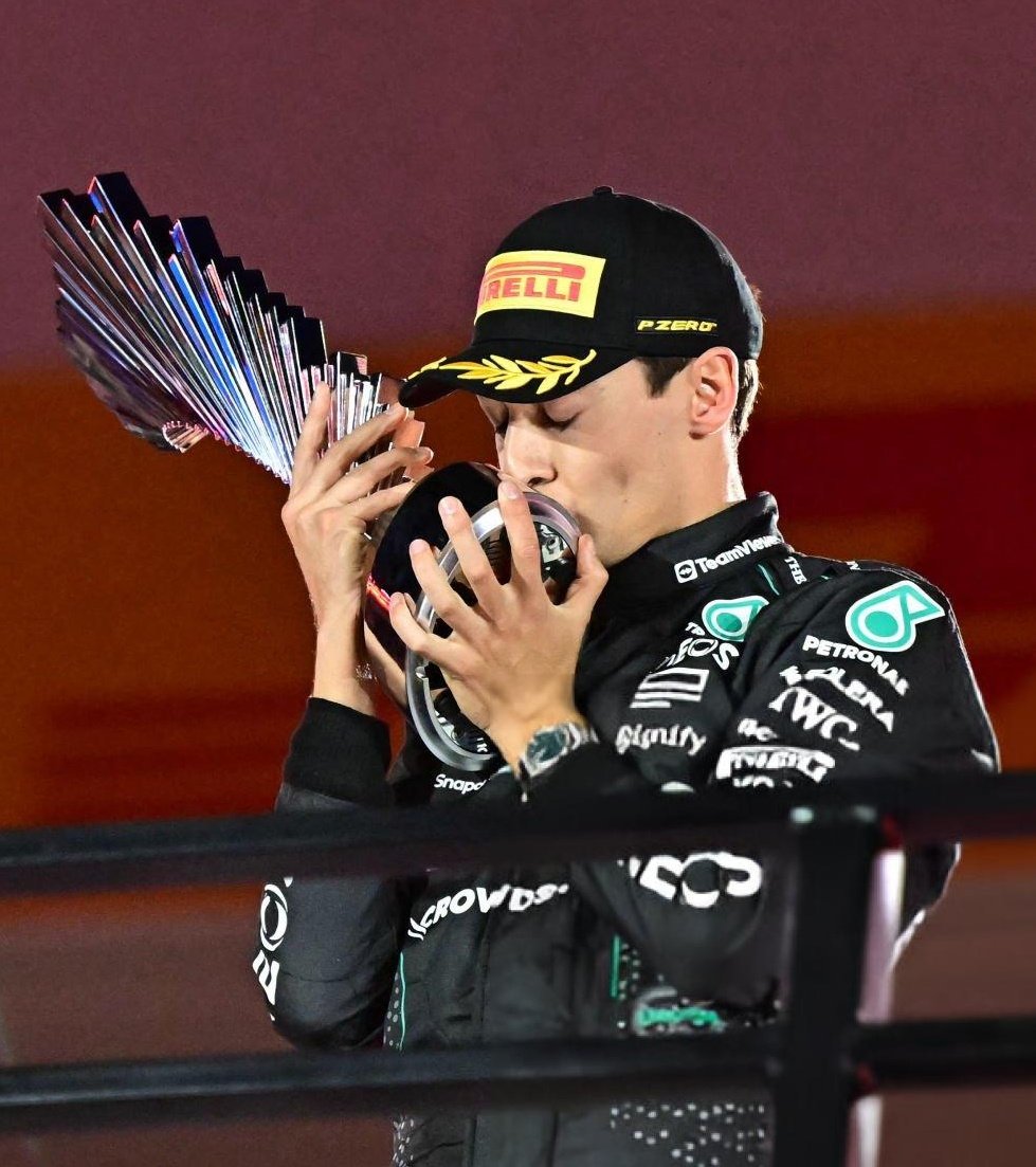 russelldocs's tweet image. THIS PHOTO.