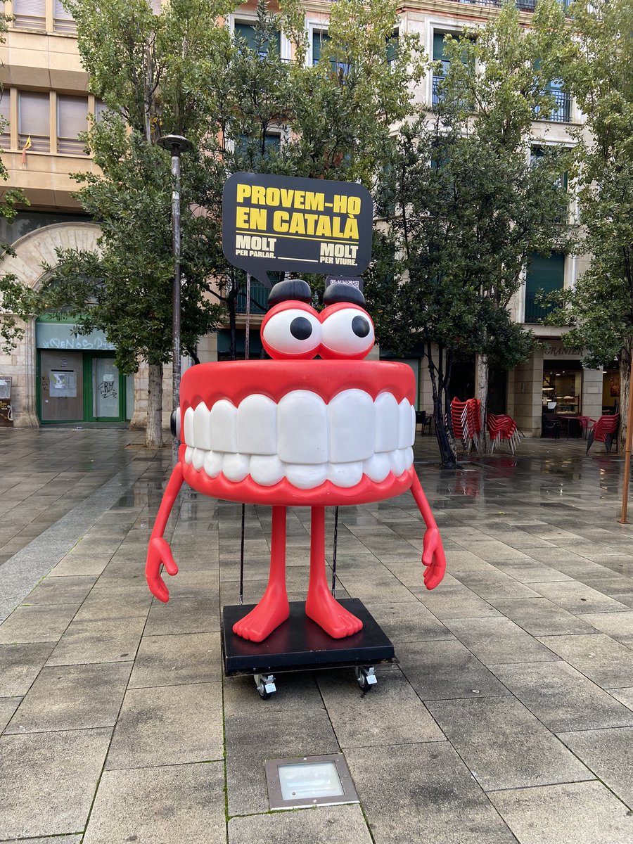 La Queta us espera al Pati. Tirem endavant la cursa popular del Correllengua Valls: arribeu una mica abans de les 10 h per recollir el dorsal. 

Ja som 360 inscrits!