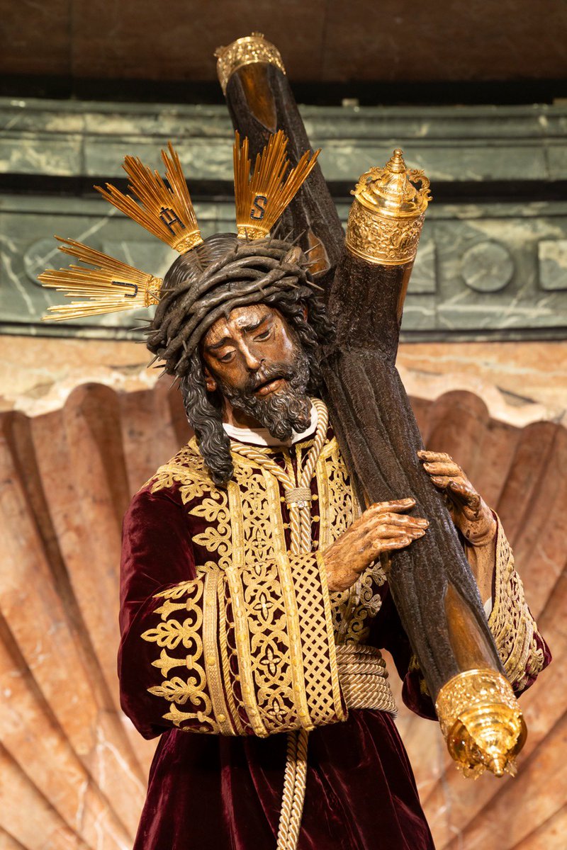 “Somos hijos del Rey, pero no olvidemos que su corona es de espinas”. 

Hoy celebramos la festividad de #CristoRey