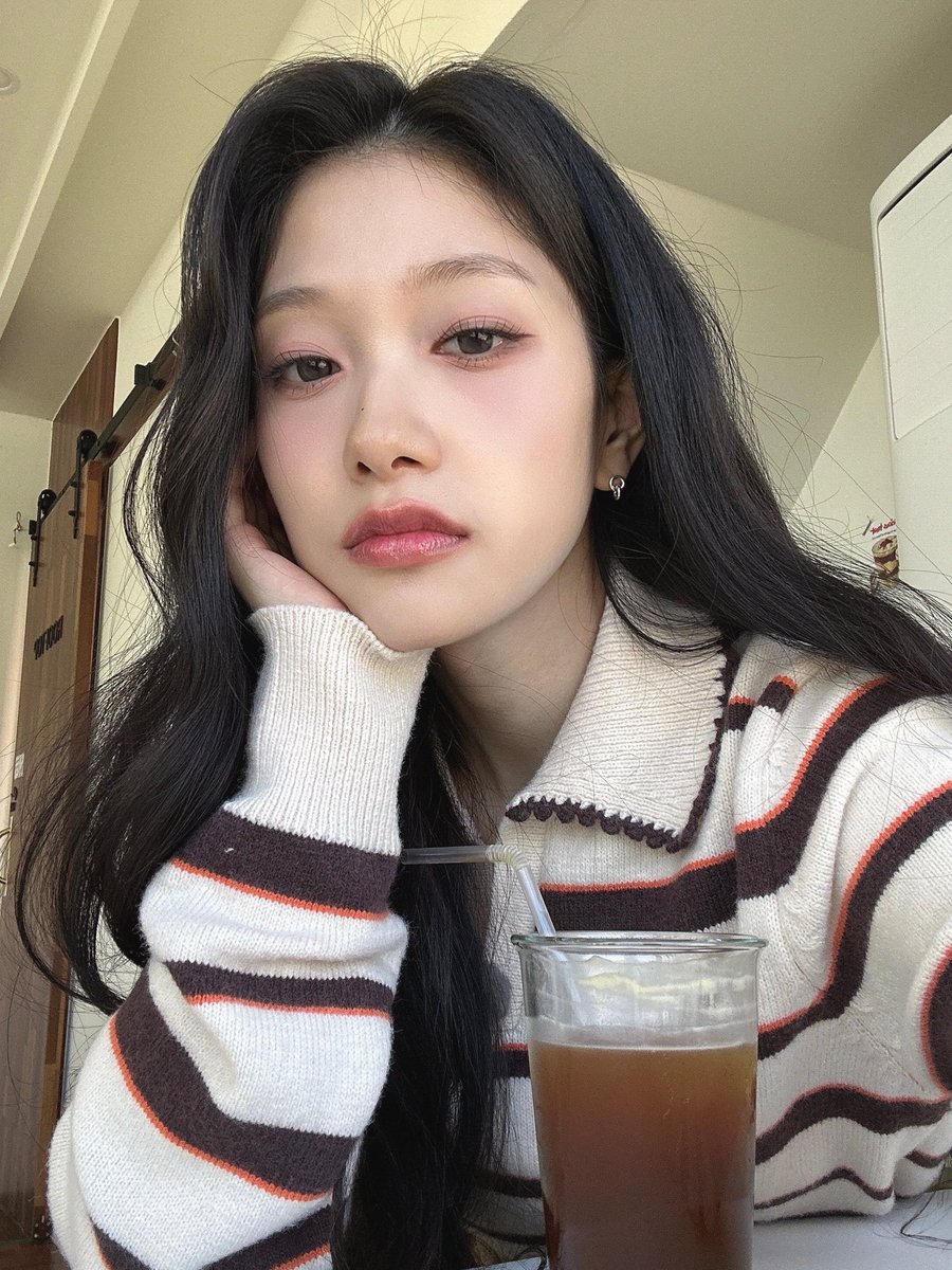 fromis9_item's tweet photo. 241120 인스타  #서연 

ROLAROLA 로라로라
V NECK COLLAR STRIPE KNIT PULLOVER BEIGE
₩ 85,000 ➡️ 68,000  

https://t.co/U6PrDei3lD

#프로미스나인 #fromis_9 #이서연 #seoyeon https://t.co/oAjOlnxK9b