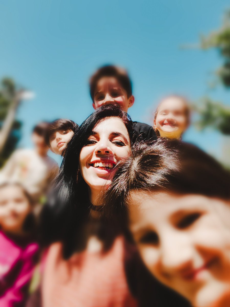 Bilginin ışığında yükselecek bu vatan
Benim adım "Öğretmen" bana emanet vatan

Yine yürekten söylüyorum iyi ki öğretmenim...
#24KasımÖğretmenlerGünü