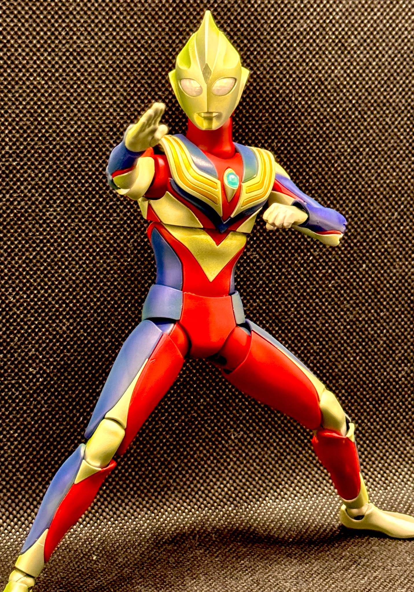 な*た様 ソフビキット ウルトラマンティガ グリッター風塗装 な*た様 ソフビキット ウルトラマンティガ グリッター風塗装