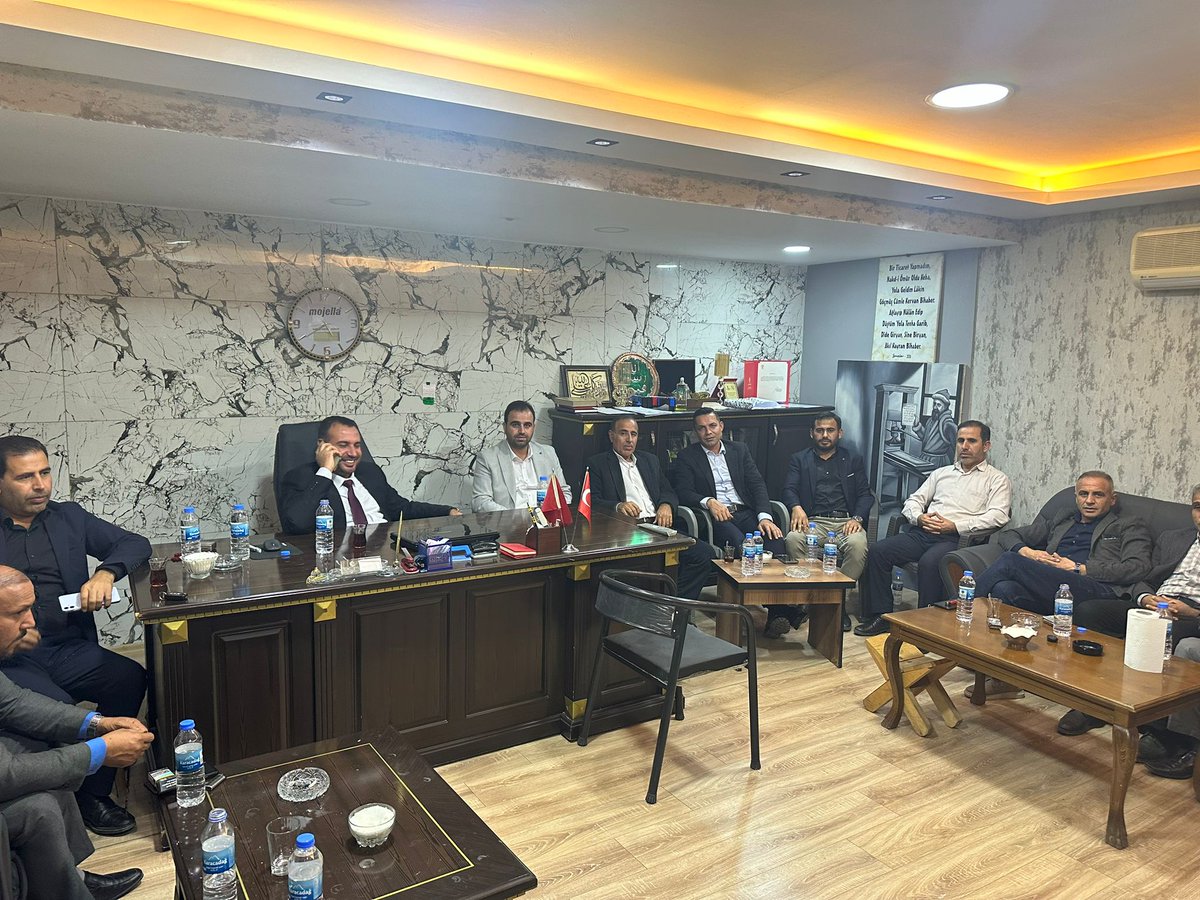 Daha ilk günden teveccüh göniü güzel olan adama yakışır... Çiçegi burnunda  Harran ilçe Başkanı Mahmut Güneş görevine hızlı başladı... Hizmet işi yürek işi..