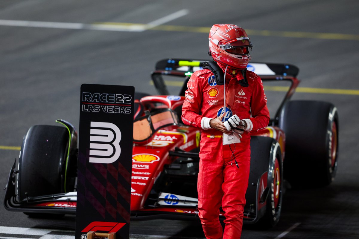 🇺🇸P3! Considering the pace Mercedes had today, we maximized the team’s points. I was expecting us to be more competitive, but we struggled with graining. Good points to keep Constructors' battle open until the end. Now Qatar.

👉carlossainz.es/en/carlos-sain…
-
#CarlosSainz