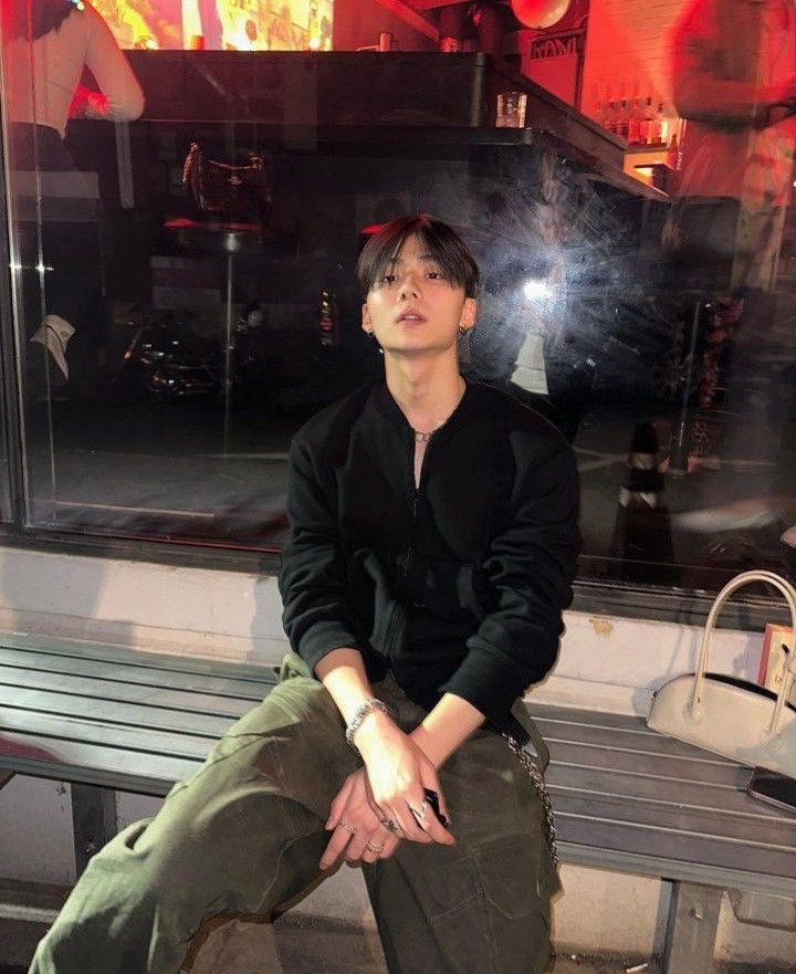 deline_je's tweet photo. Putusin sheva, pacaran sama gue.

— enerwon few tweets au, with Sangwon.
by deline_je https://t.co/MZFQYdliiX