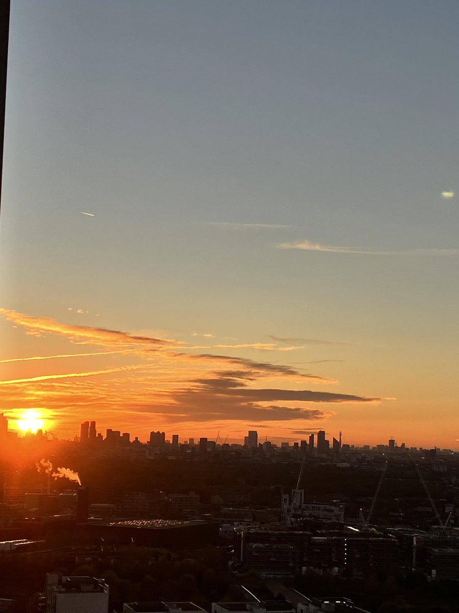 Sunset over the Canary.

#CanaryWharf #London