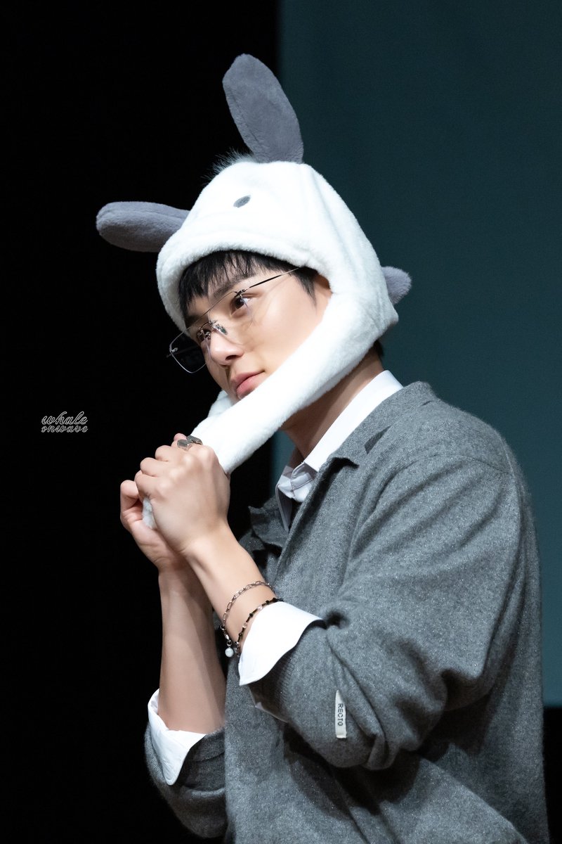 241124 민혁 플로운

어쩜 쥐고 있는 손도 하트야 💙

#몬스타엑스 #MONSTA_X #MONSTAX
#민혁 #MINHYUK #WHALEONWAVE