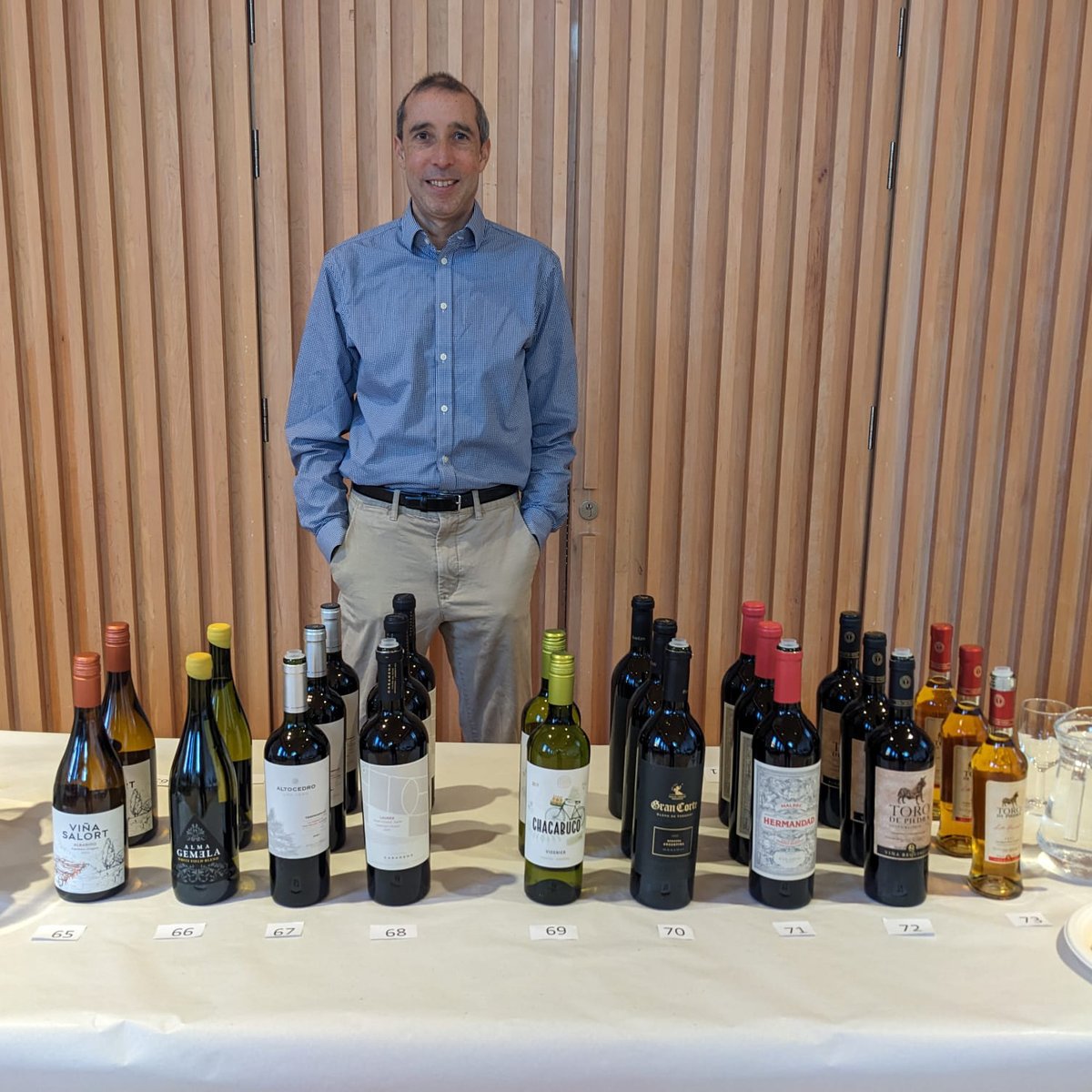 condor_wines's tweet photo. 🚗 Condor on Tour! 🚗

It's beginning to feel a lot like Christmas out there 🎄 

Great to see so many lovely people when we're on the road sharing super wines

Thank you for having us!

Looking forward to another festive week! 🎅

#sharingsouthamerica
#condorontour https://t.co/eqvy1lruL2
