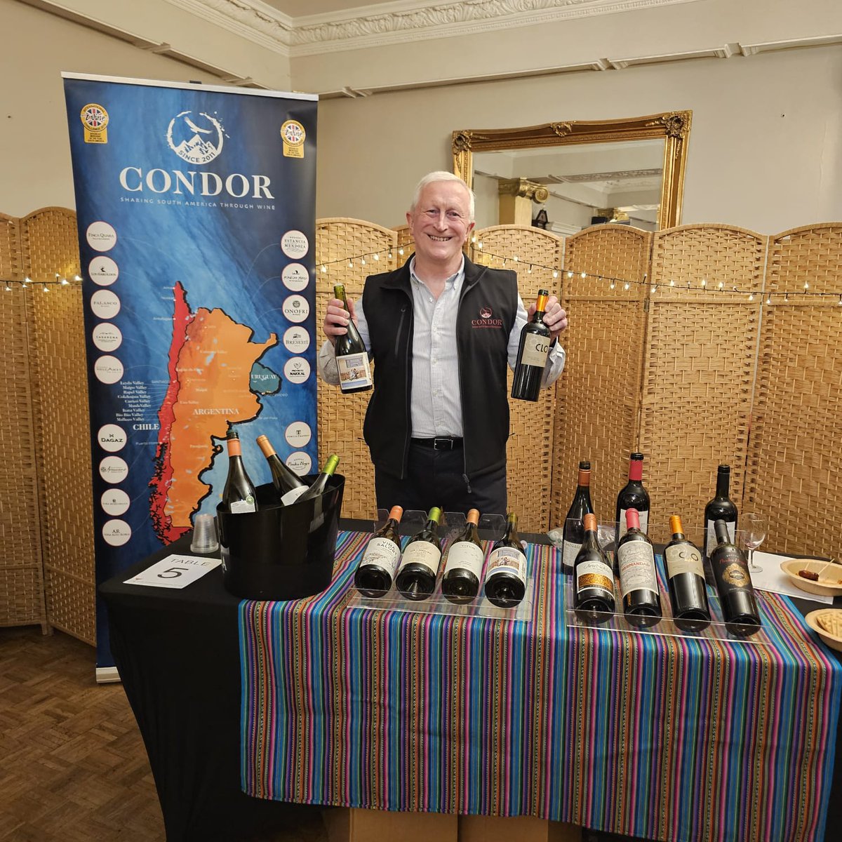 condor_wines's tweet photo. 🚗 Condor on Tour! 🚗

It's beginning to feel a lot like Christmas out there 🎄 

Great to see so many lovely people when we're on the road sharing super wines

Thank you for having us!

Looking forward to another festive week! 🎅

#sharingsouthamerica
#condorontour https://t.co/eqvy1lruL2