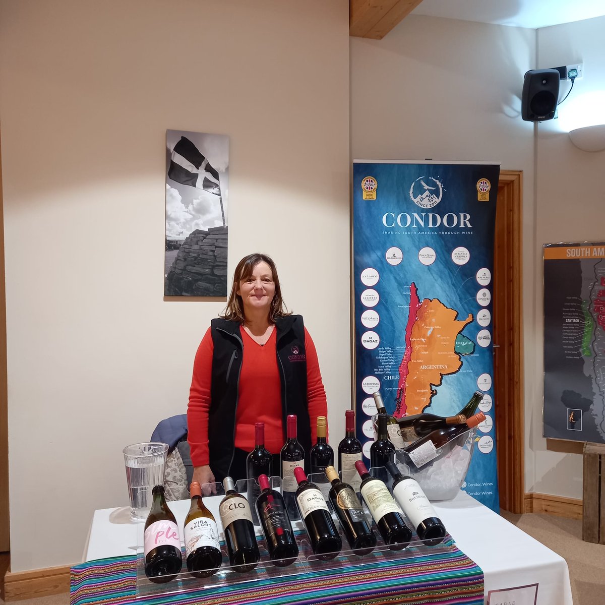 condor_wines's tweet photo. 🚗 Condor on Tour! 🚗

It's beginning to feel a lot like Christmas out there 🎄 

Great to see so many lovely people when we're on the road sharing super wines

Thank you for having us!

Looking forward to another festive week! 🎅

#sharingsouthamerica
#condorontour https://t.co/eqvy1lruL2