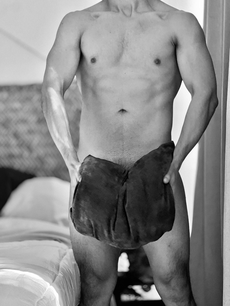 toctoczac's tweet photo. 🤓 ¿ByN o color ?
.
.
.
#strongmen #sexymen #desnudoartistico #hotpics #ModeloVip #modelofitness #gym #piernas #sexypics #mantoman #latinos #fotoblancoynegro #fotoshots