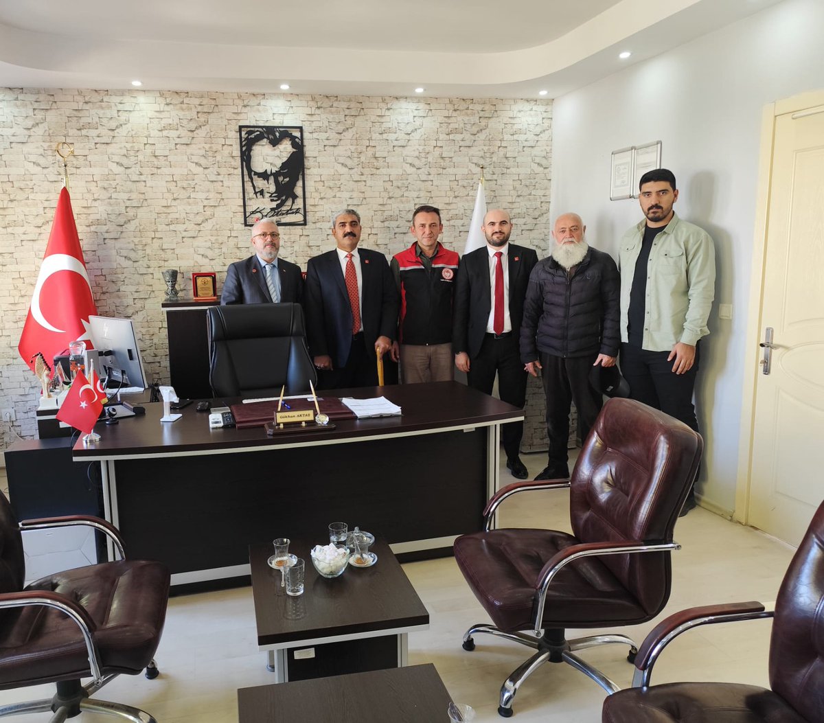 rprefahtorbalii's tweet photo. Torbalı İlçe Başkanlığı olarak, Torbalı İlçe Tarım Müdürümüz Sayın Gökhan Aktaş'ı makamında ziyaret ettik.

Ziyaretimize, İl Başkan Yardımcımız Emrah Uyan Bey, İlçe Başkanımız İsmail Tanas Bey ve İlçe Yönetim Kurulu üyelerimiz katılım sağladı.

Tarım konusunda bölgedeki sorunları ve çözüm önerilerini değerlendirerek, çiftçilerimizin refahını artırmaya yönelik çalışmalar hakkında istişarelerde bulunduk.

Misafirperverliği ve sıcak karşılamaları için kendisine teşekkür eder, çalışmalarında başarılar dileriz.