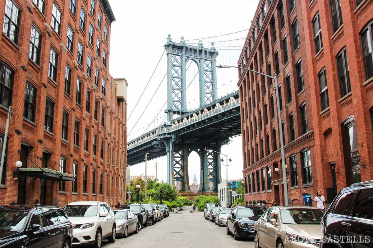 Nathan_Kurtz's tweet photo. Lugares de cine para visitar: Aunque el barrio Dumbo ha cambiado mucho aun puedes hacer una foto con el mismo encuadre del Puente de Manhattan que se empleó en "Érase una vez en América" pero según día y hora, verás a unos novios haciendo un reportaje o tendrás que hacer cola https://t.co/xCyqSGcjzh
