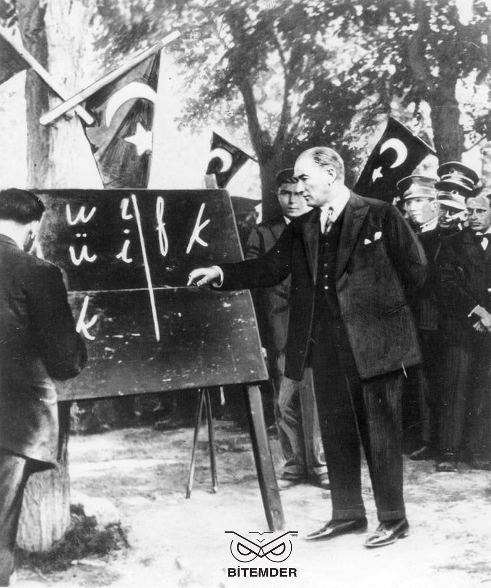 "Milletleri kurtaranlar yalnız ve ancak öğretmenlerdir. 

Öğretmenden, eğiticiden mahrum bir millet, henüz bir millet adını alma yeteneğini kazanamamıştır."

Başta #Başöğretmen Mustafa Kemal #Atatürk olmak üzere, tüm öğretmenlerimizin #24Kasım #ÖğretmenlerGünü kutlu olsun.